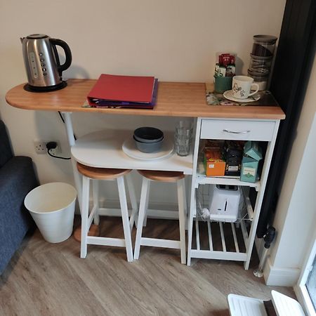 En-Suite Double Room With Private Entrance 에든버러 외부 사진