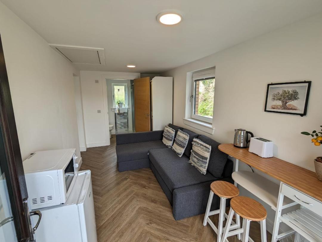 En-Suite Double Room With Private Entrance 에든버러 외부 사진