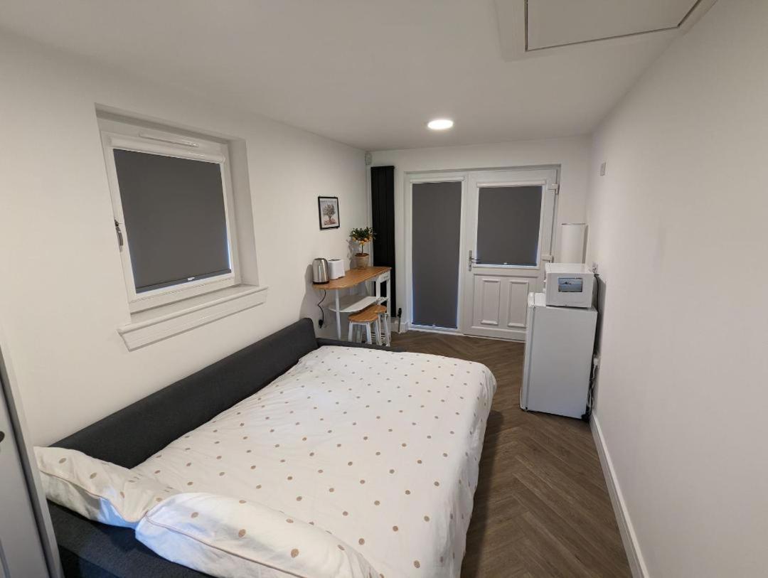 En-Suite Double Room With Private Entrance 에든버러 외부 사진