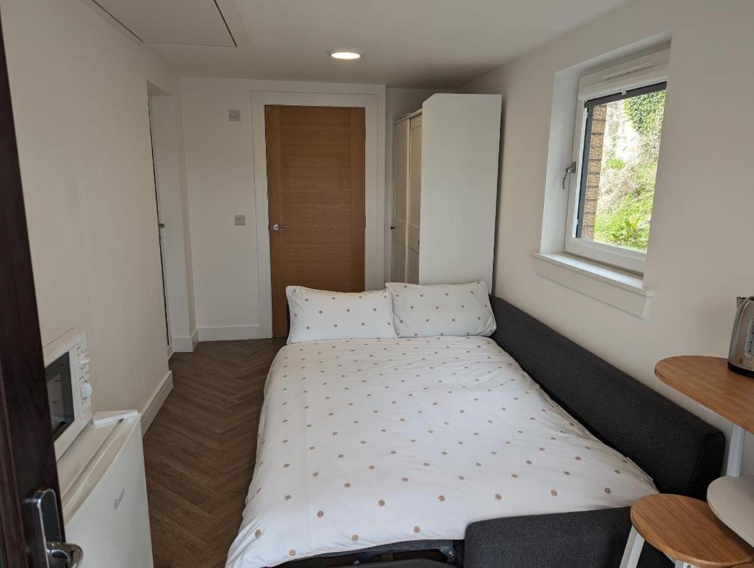 En-Suite Double Room With Private Entrance 에든버러 외부 사진