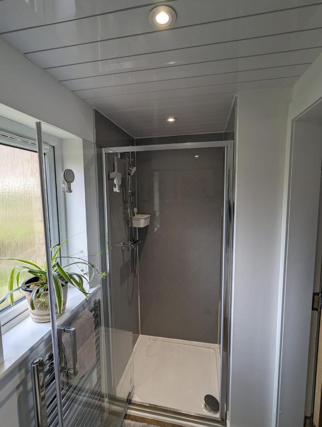 En-Suite Double Room With Private Entrance 에든버러 외부 사진