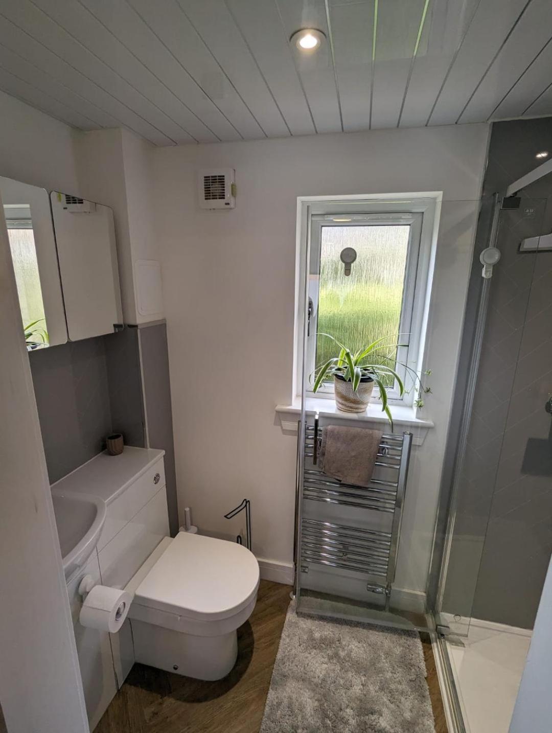 En-Suite Double Room With Private Entrance 에든버러 외부 사진