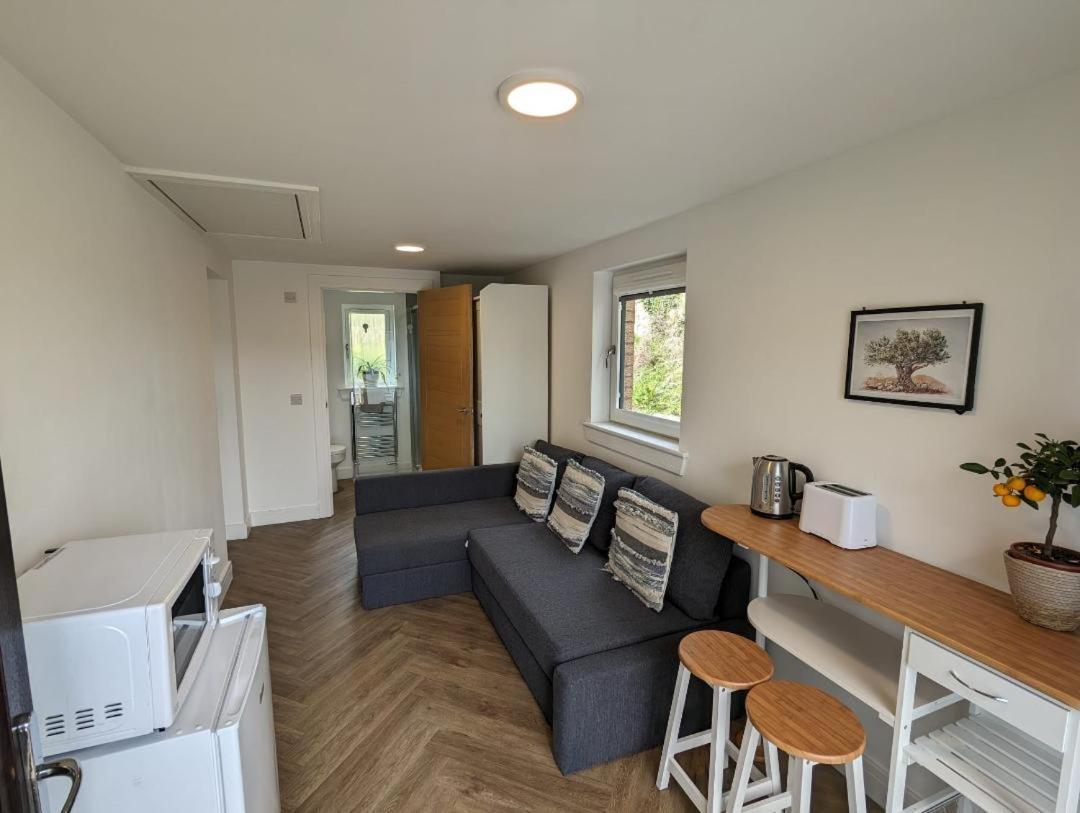 En-Suite Double Room With Private Entrance 에든버러 외부 사진