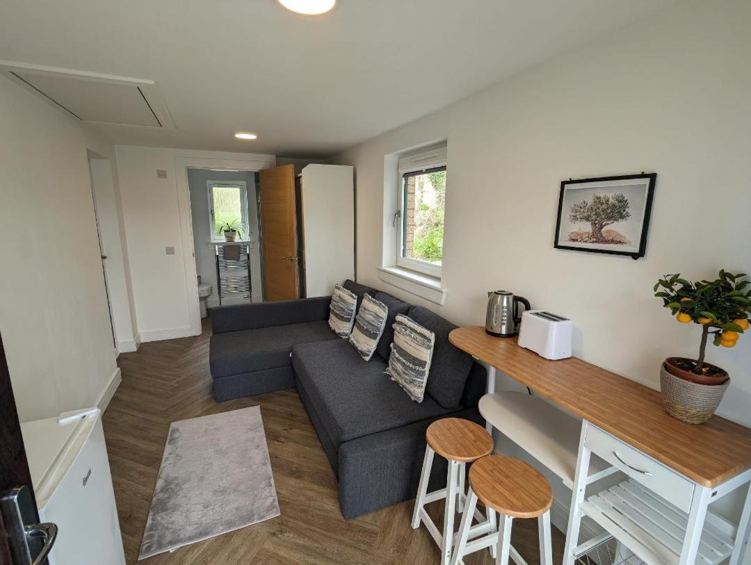 En-Suite Double Room With Private Entrance 에든버러 외부 사진